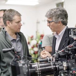 DOWNSIZING, FROM LEFT: MATT DAMON, DIRECTOR ALEXANDER PAYNE, ON SET, 2017. PH: MERIE W. WALLACE/© PARAMOUNT PICTURES