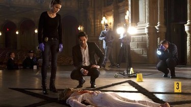 Lucifer sale s1 ep1