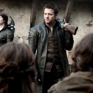 HANSEL AND GRETEL WITCH HUNTERS, from left: Gemma Arterton, Jeremy Renner, Ingrid Bolso Berdal, 2013. ph: David Appleby/©Paramount Pictures