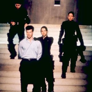 RESIDENT EVIL, Eric Mabius (front left), Michelle Rodriguez (front right), 2002. ©Sony Pictures