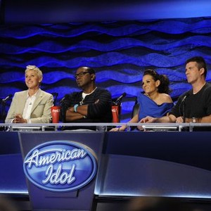 American Idol, from left: Ellen DeGeneres, Randy Jackson, Kara DioGuardi, Simon Cowell, 06/11/2002, ©FOX