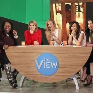 The View, from left: Whoopi Goldberg, Nicolle Wallace, Diane Sawyer, Rosie Perez, Stacy London, 08/11/1997, ©ABC