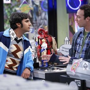 The Big Bang Theory, Kunal Nayyar (L), John Ross Bowie (R), 'The Scavenger Vortex', Season 7, Ep. #3, 10/03/2013, ©CBS