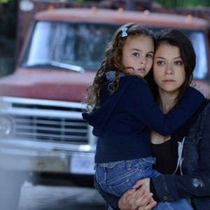Orphan Black: Season 2, Episode 2, Sarah (Tatiana Maslany) and Kira (Skyler Wexler)