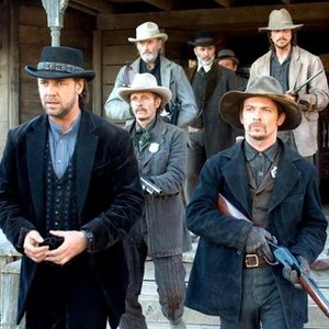 3:10 TO YUMA, five in foreground, clockwise from left: Russell Crowe, Luce Rains, Peter Fonda, Christian Bale, Lennie Loftin, 2007, (c)Lions Gate