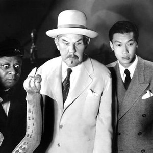 DARK ALIBI, from left: Mantan Moreland, Sidney Toler, Benson Fong, 1946