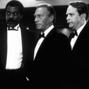 THE BOSS' WIFE, Christopher Plummer (center), Martin Mull (r.), 1986, (c)TriStar Pictures
