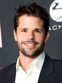 Max Carver La Oficina