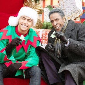 THE HOLIDAY CALENDAR, FROM LEFT: QUINCY BROWN, RON CEPHAS JONES, 2018. BROOKE PALMER/© NETFLIX/COURTESTY