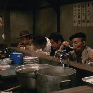 TAMPOPO, from left: Nobuko Miyamoto, Tsutomu Yamazaki, Ken Watanabe, Rikiya Yasuoka, Yoshi Kato, Kinzo Sakura, 1985. ©Janus