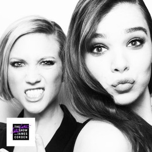 The Late Late Show With James Corden, Brittany Snow (L), Hailee Steinfeld (R), 03/23/2015, ©CBS