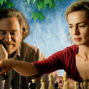 MOVIE REVIEW: 'Queen to Play' makes all the right moves