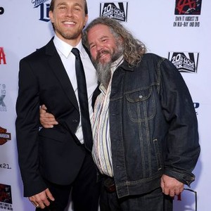 Sons of Anarchy, Charlie Hunnam (L), Mark Boone Junior (R), 09/03/2008, ©FX