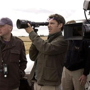 ATONEMENT, cinematographer Seamus McGarvey, director Joe Wright, on set, 2007. ©Focus Features