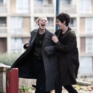 HOW TO TALK TO GIRLS AT PARTIES, L-R: ELLE FANNING, ALEX SHARP, 2017. © A24