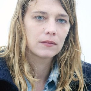 Jean-Celine Sallette as Julie