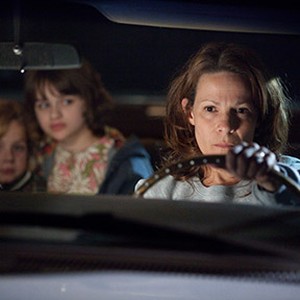 (L-R) Kyla Deaver as April, Joey King as Christine and Lili Taylor as Carolyn Perron in "The Conjuring."