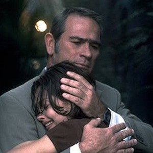 Libby (Ashley Judd) is consoled by Travis (Tommy Lee Jones) in Double Jeopardy photo 20