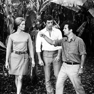 MISSISSIPPI MERMAID, (aka LA SIRENE DU MISSISSIPPI), Catherine Deneuve, Jean-Paul Belmondo, director Francois Truffaut, on set, 1969