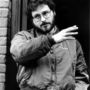 I LOVE YOU TO DEATH, Lawrence Kasdan directs a scene on set, 1990