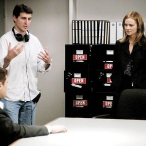 BREACH, Ryan Phillippe (seated), director Billy Ray, Laura Linney, on set, 2007. ©Universal Pictures