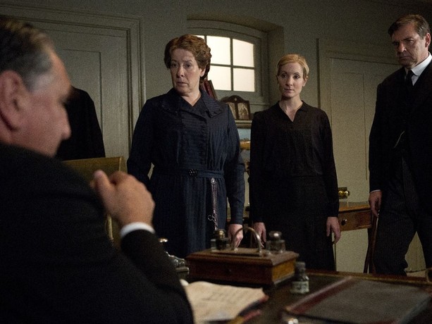 Downton abbey saison on sale 3 episode 2 streaming