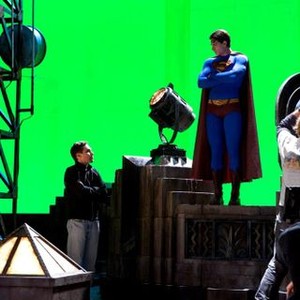 SUPERMAN RETURNS, Director Bryan Singer, Brandon Routh, on set, 2006, (c) Warner Brothers