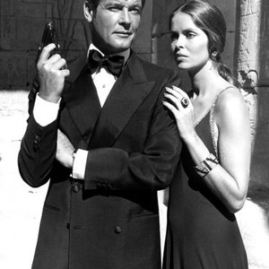 THE SPY WHO LOVED ME, Roger Moore, Barbara Bach, 1977