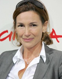Isabelle Doval