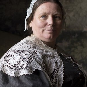Joanna Scanlan as Mrs Vesey