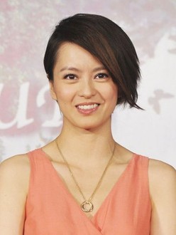 Lezbiyen pees va ogizda cums Stolda külotsiz