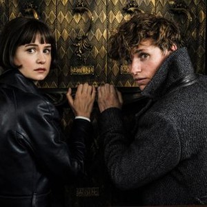 FANTASTIC BEASTS: THE CRIMES OF GRINDELWALD, FROM LEFT: KATHERINE WATERSTON, EDDIE REDMAYNE, 2018. PH: JAAP BUITENDIJK/© 2018 WARNER BROS. ENT. ALL RIGHTS RESERVED.
WIZARDING WORLDTM PUBLISHING RIGHTS © J.K. ROWLING WIZARDING WORLD AND ALL RELATED CHARACTERS AND ELEMENTS ARE TRADEMARKS OF AND © WARNER BROS. ENTERTAINMENT INC.