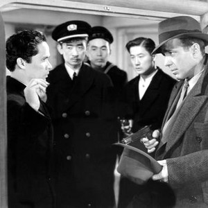 ACROSS THE PACIFIC, Rudy Robles, Richard Loo (back left), Humphrey Bogart, 1942