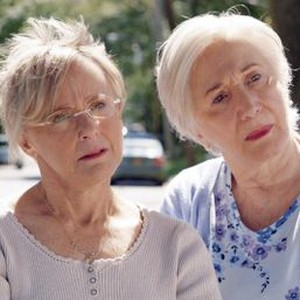 CHANGE IN THE AIR, FROM LEFT: MARY BETH HURT, OLYMPIA DUKAKIS, 2018. © SCREEN MEDIA FILMS