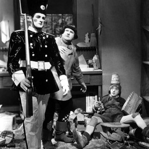 BABES IN TOYLAND (aka MARCH OF THE WOODEN SOLDIERS), Oliver Hardy, Stan Laurel, (Laurel & Hardy), 1934