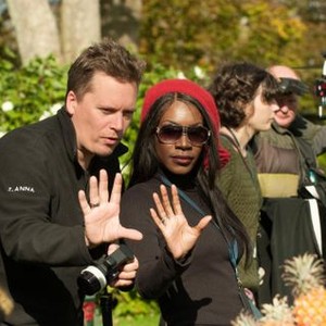 BELLE, from left: cinematographer Ben Smithard, director Amma Asante, on set, 2013. ph: David Appleby/TM and Copyright ©Fox Searchlight. All rights reserved.
