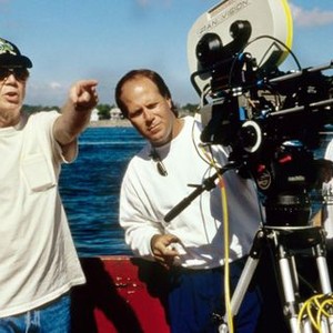THE PERFECT STORM, left: director Wolfgang Petersen on set, 2000, ©Warner Bros