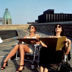 PICTURE PERFECT, Jennifer Aniston, Illeana Douglas, 1997, sunbathing on the roof