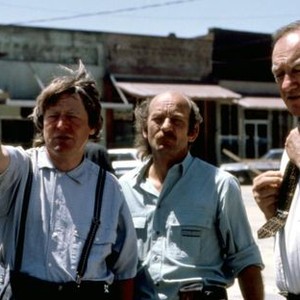 MISSISSIPPI BURNING, (l-r):  director Alan Parker, cinematographer Peter Biziou, Gene Hackman on set, 1988, (c)Orion Pictures