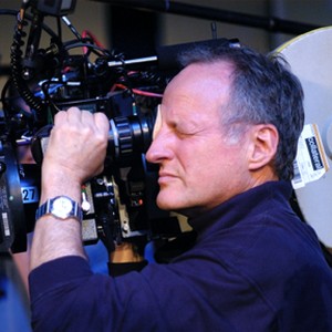 Director MICHAEL MANN sets up a shot in DreamWorks Pictures' and Paramount Pictures' thriller COLLATERAL.