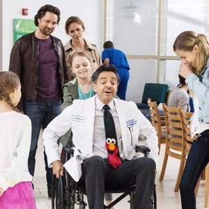 MIRACLES FROM HEAVEN, from left: Courtney Fansler, Martin Henderson, Jennifer Garner (back center), Kylie Rogers (blue shirt), Eugenio Derbez, Brighton Sharbino, 2016. ph: Chuck Zlotnick/© Sony Pictures Releasing