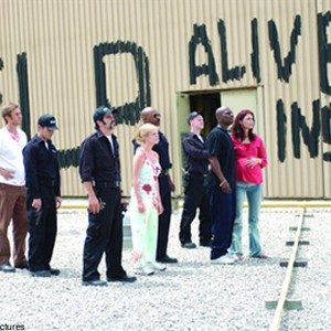 Michael (JAKE WEBER), Terry (KEVIN ZEGERS), CJ (MICHAEL KELLY), Ana (SARAH POLLEY), Kenneth (VING RHAMES), Bart (MICHAEL BARRY), Andre (MEKHI PHIFER) and Luda (INNA KOROBKINA) in Dawn of the Dead.