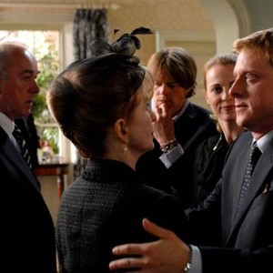 DEATH AT A FUNERAL, clockwise from foreground left: Jane Asher, Peter Egan, Kris Marshall, Daisy Donovan, Alan Tudyk, 2007. ©MGM