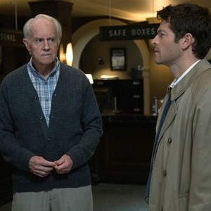 Supernatural, Mike Farrell (L), Misha Collins (R), 'Hunteri Heroici', Season 8, Ep. #8, 11/28/2012, ©KSITE