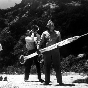 AMAZING COLOSSAL MAN, Cathy Downs (left), 1957, needle