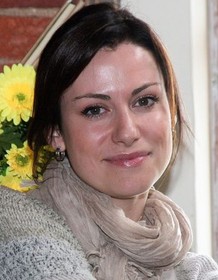 Katta dumba va katta kokrak bilan jinsiy aloqa Til bilan mushuk ichida