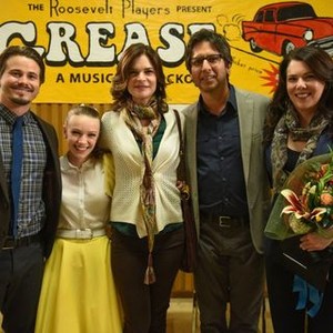 Parenthood, from left: Jason Ritter, Courtney Grosbeck, Betsy Brandt, Ray Romano, Lauren Graham, 'Lean In', Season 6, Ep. #9, 11/20/2014, ©NBC