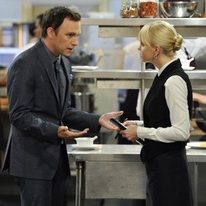 Mom, Nate Corddry (L), Anna Faris (R), 'A Small Nervous Meltdown and a Misplaced Fork', Season 1, Ep. #3, 10/07/2013, ©CBS