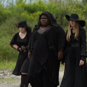 American Horror Story, Jamie Brewer (L), Gabourey Sidibe (C), Taissa Farmiga (R), 'Burn, Witch. Burn!', Season 3: Coven, Ep. #5, 11/06/2013, ©FX