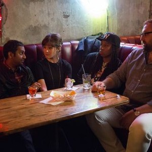 Master Of None, Aziz Ansari (L), Noël Wells (C), Lena Waithe (R), 'Season 1', 11/06/2015, ©NETFLIX